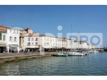 Restaurant sur le port de Saint-Martin de Ré