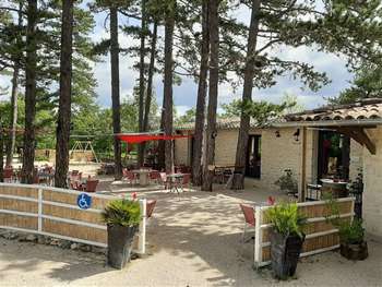 Vente restaurant terrasse et logement Sud Ardèche