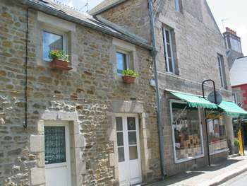 Tres bel immeuble en pierres en vente dept 50
