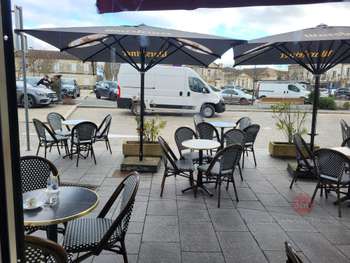 Vente bar sur la Place centrale de Libourne