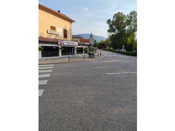 Cède restaurant rénové four à pizza neuf Aspremont