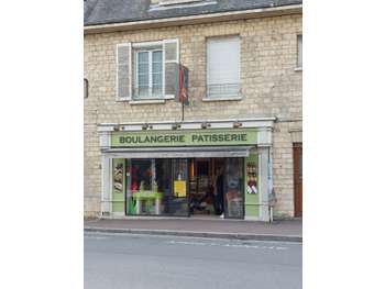 Vente boulangerie face à l'église du village 14