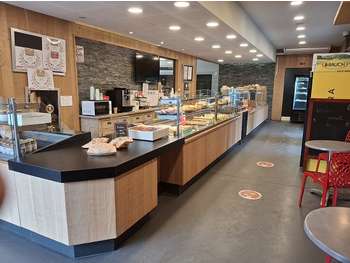Cède affaire en zone commerciale en ville du Gard
