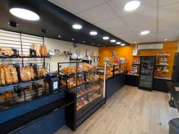 Boulangerie à vendre sur place principale Olby
