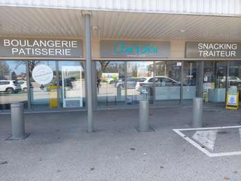 AV boulangerie traiteur dans charmant village 21