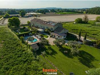 Mas provençal d’exception avec parc arboré et act