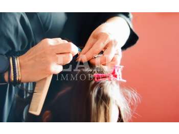 A vendre salon de coiffure idéalement placée Laval
