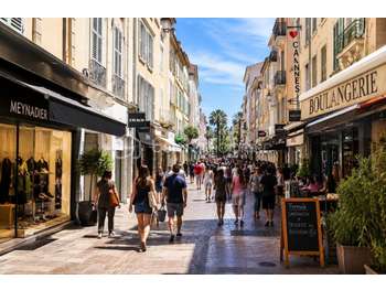 Vente très beau magasin à Cannes rue Meynadier