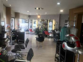 À vendre salon de coiffure entrée de Tarbes