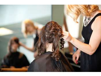 Vente salon de coiffure en rue commerçante du 94