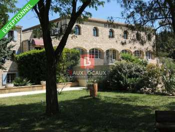 Complexe hôtel et logements à vendre dans le 84
