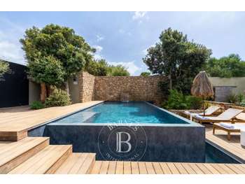 AV hôtel 345m² cadre exceptionnel à Bonifacio