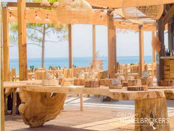 AV hôtel **** restaurant sur une plage de Corse