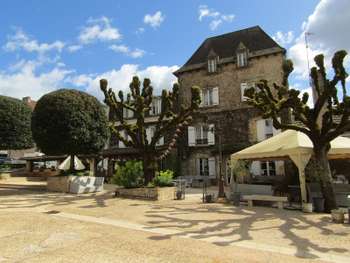 Magnifique FDC hôtel/restaurant village classé 24