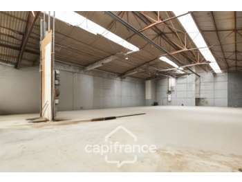 Entrepôt de 2200m² à vendre en zic à Yzeure (03)
