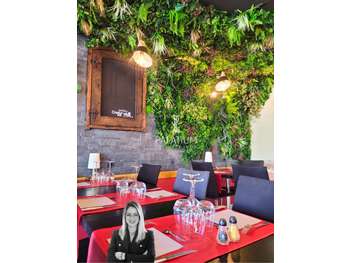 AV restaurant avec terrasse et parking à Eyguières