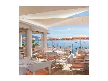 Cède restaurant terrasse en bord de plage à Menton