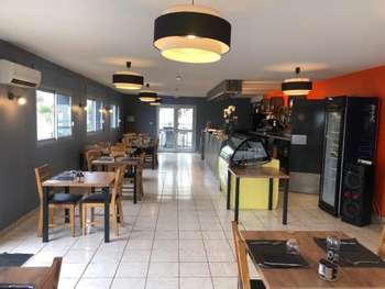 AV restaurant terrasse extérieure et parking 65