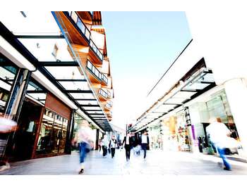 DAB Local 88m² en centre commercial Nord de Lyon