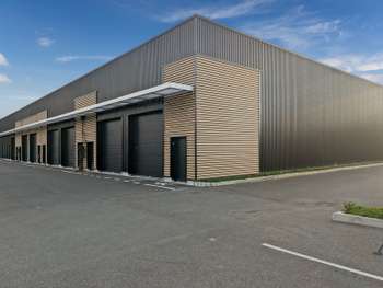 A vendre local artisanal neuf de 170m² à Publier