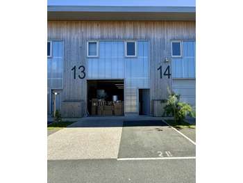 Vends local artisanal 155 m² avec bureaux Bénesse