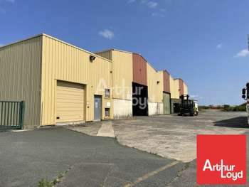 Local d'activité de 4350m² à vendre à Chize