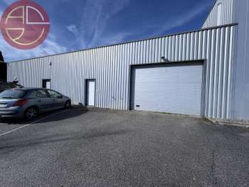 Vente local d'activité 862m² avec cour à Beaupuy