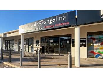 Local 90m² avec stationnement à Aubagne
