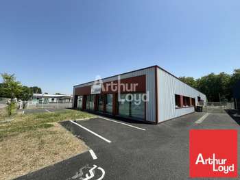Bureaux de plain pied de 239m² à louer à Bessines