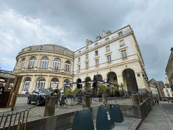 A louer bureaux rénovés 145m² R+1 à Rennes centre