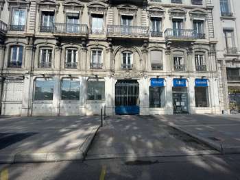 A louer local 242m² à Lyon 2e situé quai Gailleton