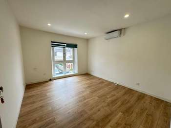 Bureau climatisé 13m² à louer à Magenta
