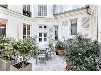 Location bureaux 100 m² RDC à Paris 8eme