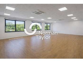 Bureaux 115m² à louer à Saint Jean de Luz A63