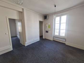 A louer bureaux R+2 Versailles Avenue de St Cloud
