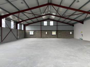 A louer entrepôt neuf 420m² proche A64 sur Bayonne