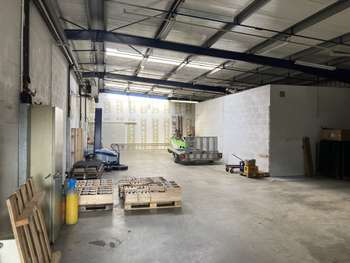 A louer entrepôt 660m² proche A63 à Bayonne