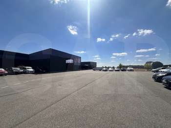 Bâtiment indépendant 5800m² à louer à Rennes Sud