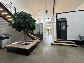 A louer locaux 369m² Ecopole Sud-Est à Cesson 