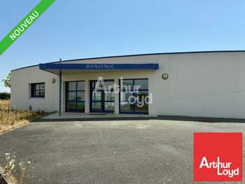 Local d'activité 574m² à louer à Fontenay-le-Comte