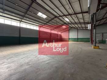 Local d'activité 2890m² à louer à Lafrançaise D927