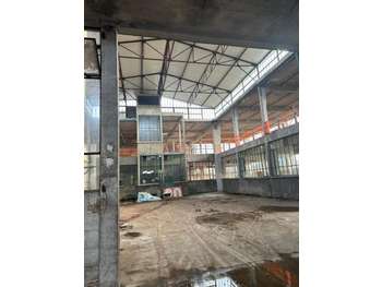 Location locaux 3400m² plein centre de Montluçon 