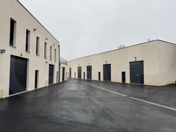 A louer cellule brute de 90m² à Noyal-Châtillon