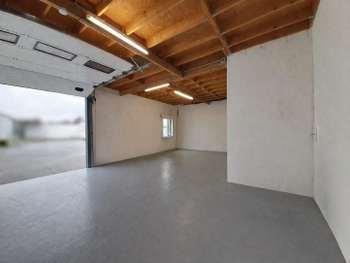 Location local stockage 67m² avec alarme à Ploeren
