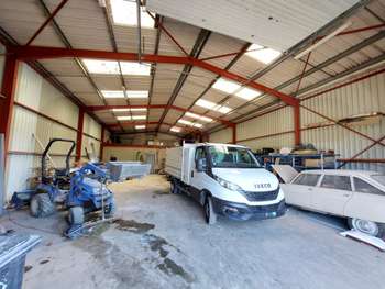 A louer local d'activité 277m² à Plougoumelen