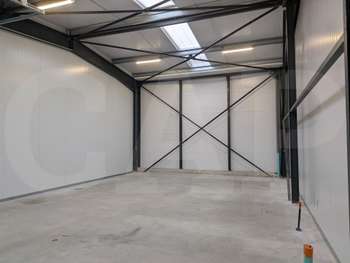 A louer bâtiment d'activités de 100m² à Saint-Avé