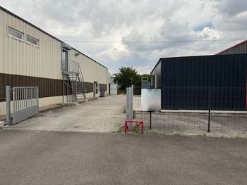A louer local stockage de 320m² à Sainte Savine