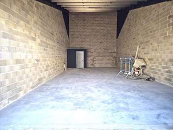 Loue local de stockage de 100m² en ZI de Signes