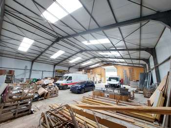 A louer local d’activité 486m² à Vannes Est