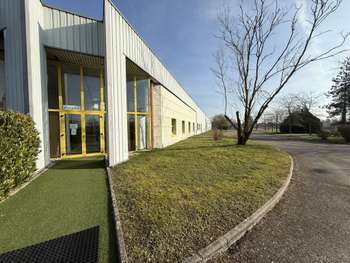 A louer bâtiment industriel 6020m² à Piney A5/A26